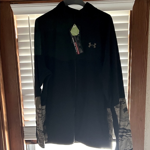 Under Armour Black Jacket with Camouflage Sleeves - Picture 1 of 7